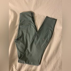 Lululemon leggings size 2 Wunder Train High Rise 25”